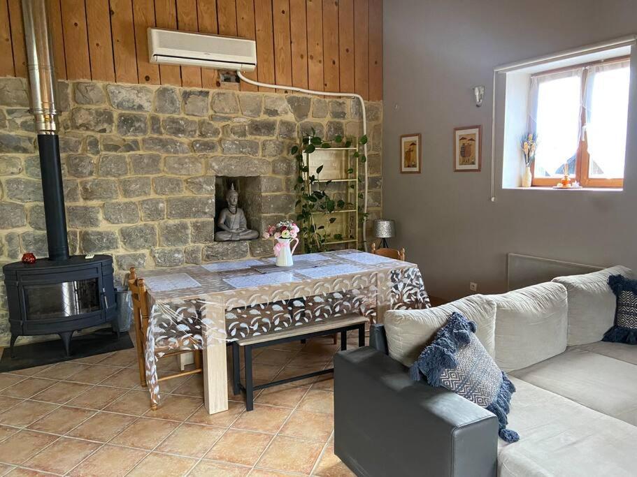 Gite A La Ferme Avec Jacuzzi Et Sauna Villefloure 외부 사진